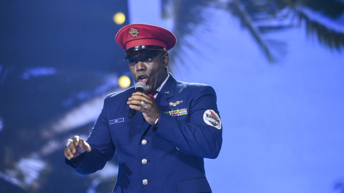 Captain Jack podczas koncertu "Murem za polskim mundurem" 