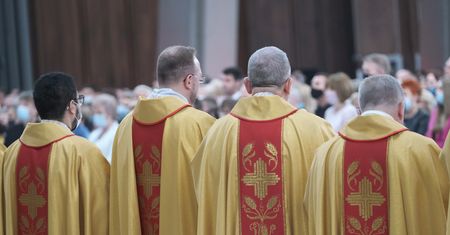 Niemiecki kardynał chce zniesienia celibatu
