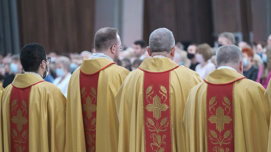 Niemiecki kardynał chce zniesienia celibatu 