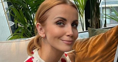 Katarzyna Zielińska w kolorach jesieni. Uwagę przykuwają nietuzinkowe kolczyki