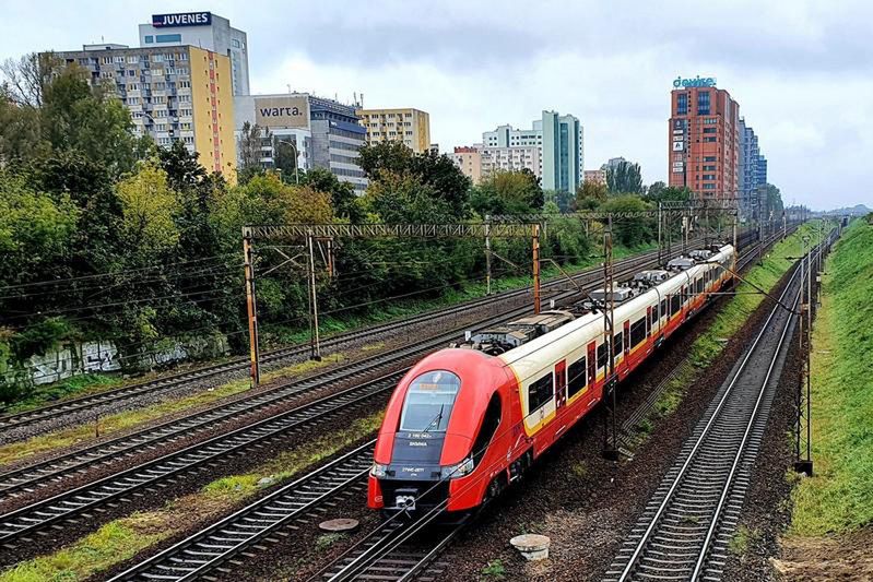 Warszawa. Zamieszanie na torach. Ciężki dzień dla podróżnych SKM