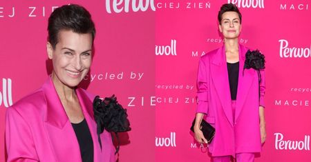 Danuta Stenka w różowym oversize'owym garniturze i z czarnym kwiatem na piersi daje lekcję stylu na pokazie Macieja Zienia (ZDJĘCIA)