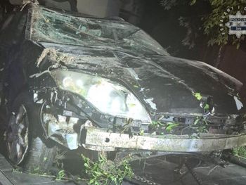 Żory: Młody kierowca nie zauważył ronda. Przejechał prosto, a potem dachował
