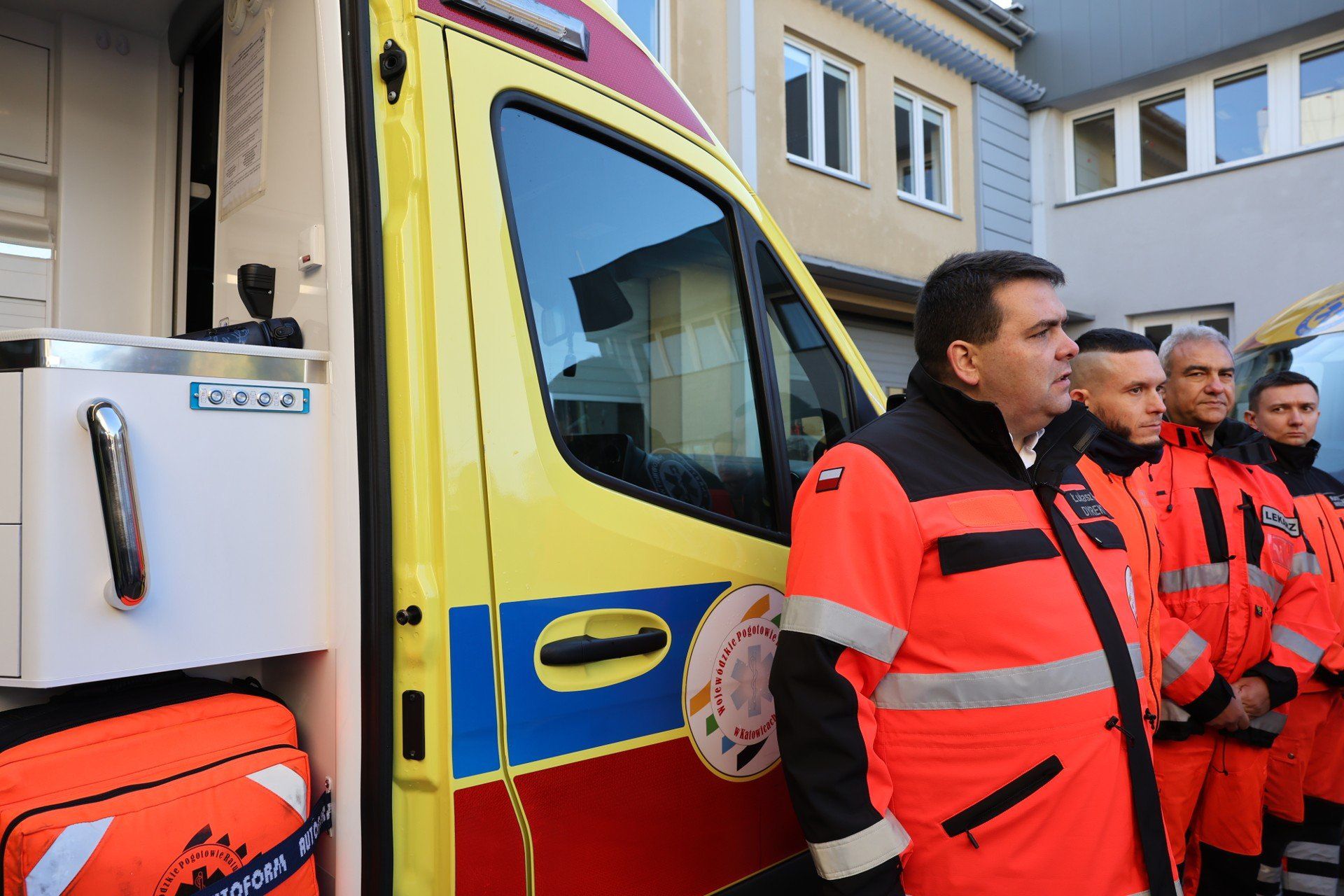 Ratownicy medyczni w województwie śląskim otrzymają 16 nowych ambulansów