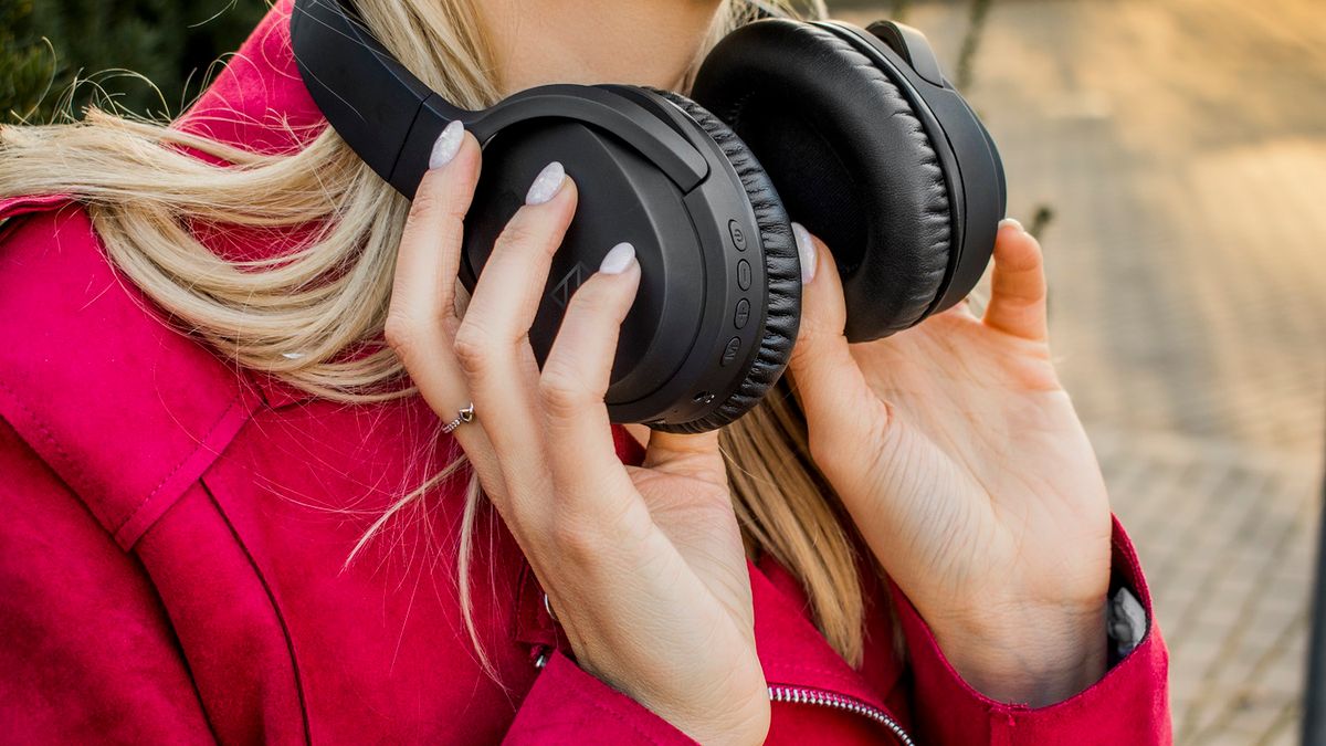 Biedronka: niedrogie słuchawki w ofercie. To duże zaskoczenie 1