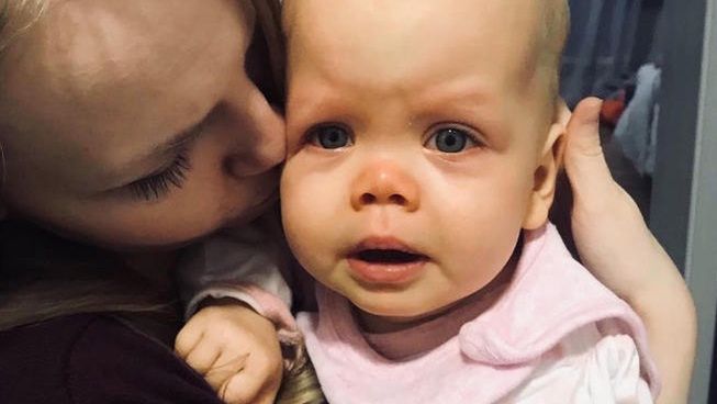 Zdjęcie małej Mii, chorej na SMA. Trwa zbiórka na lek
