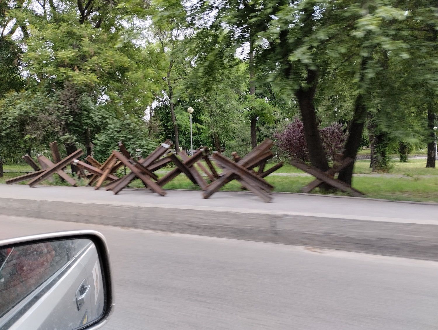 Żołnierze przygotowują blokady na wypadek wejścia Rosjan