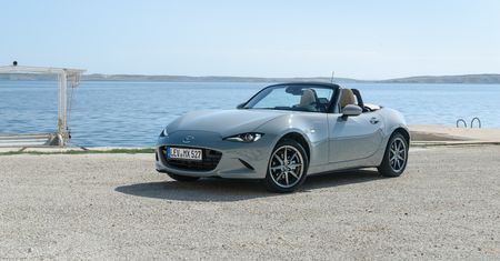 Mazda znów idzie pod prąd. Nowa MX-5 dostanie duży silnik