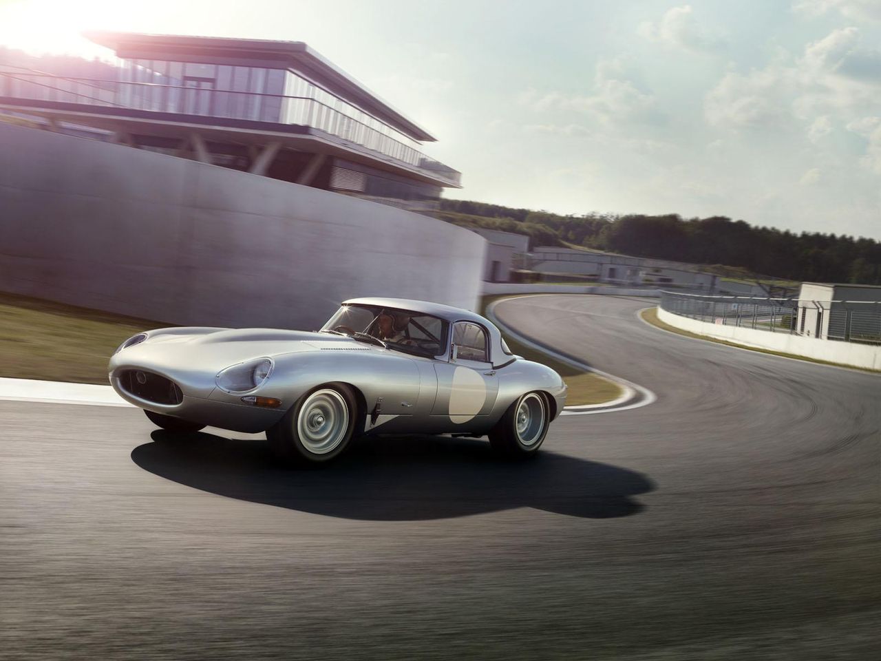 Jaguar przedstawił pierwszego nowego E-Type'a Lightweight