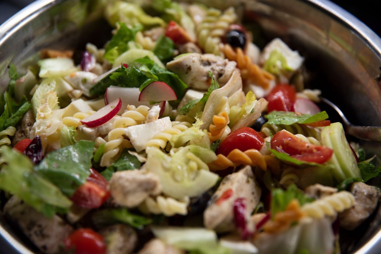 Such a salad is a good idea for dinner.