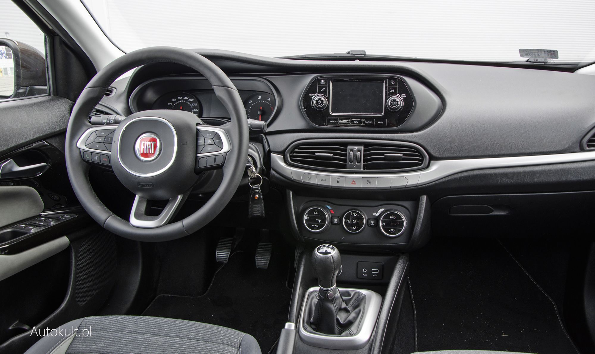 Fiat Tipo moim zdaniem ma sens tylko w najwyższym standardzie Lounge. Nie przepłacicie.