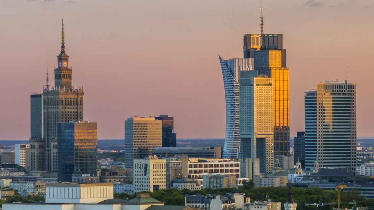Aerial view of Warsaw city center during sunset
Downtown Warsaw Financial center. Drone view from Old Town perspective
Jacek Kadaj
urban, warszawa, landmark, tweenlight