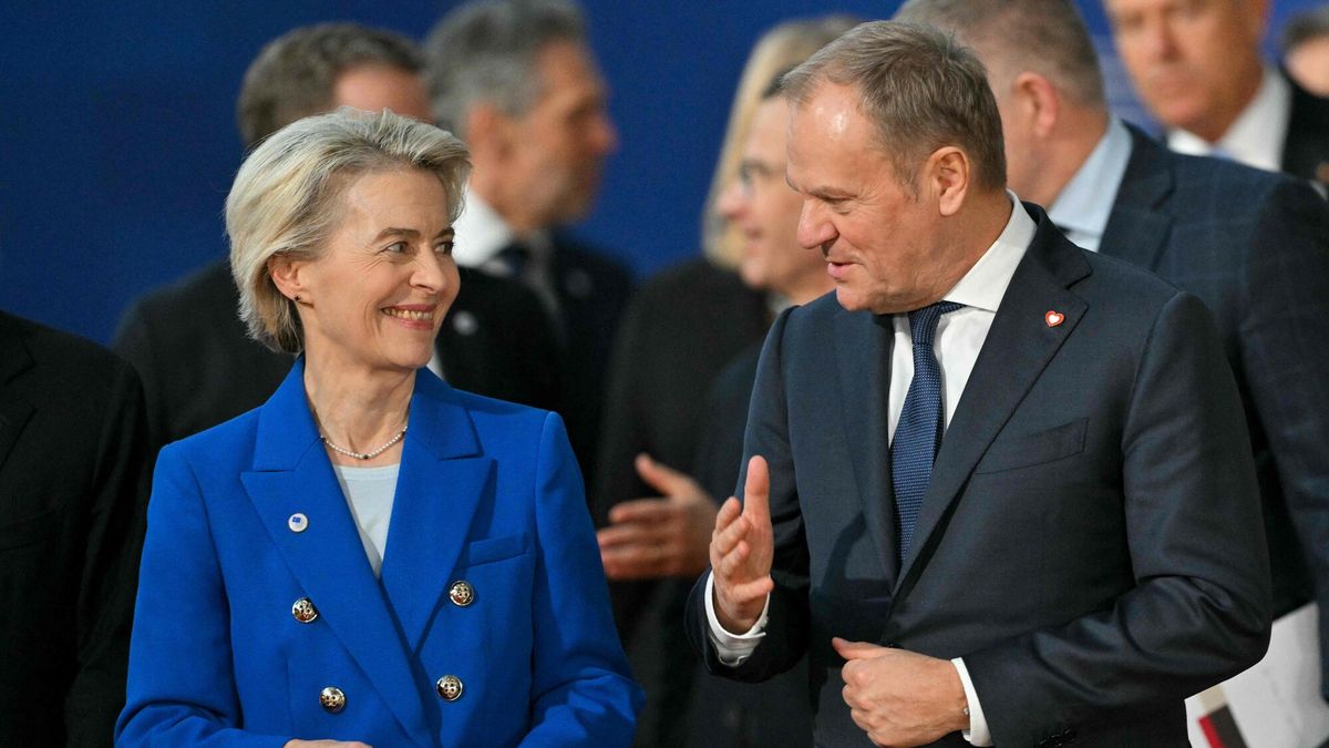 Szefowa Komisji Europejskiej Ursula von der Leyen i premier 
