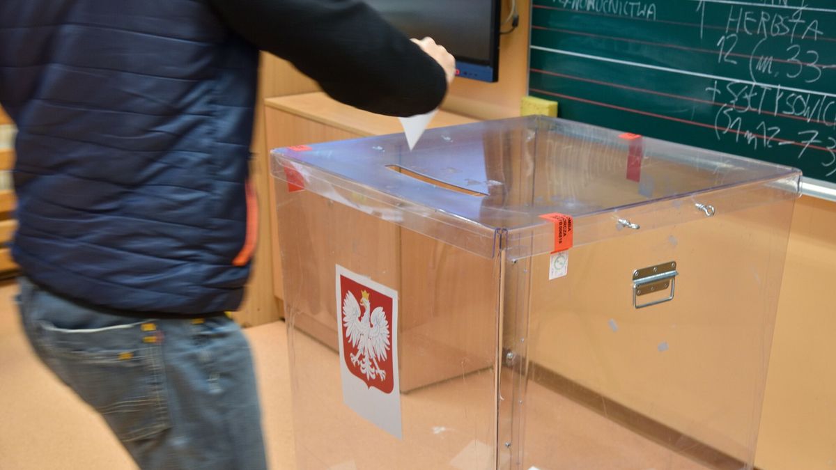 Wybory prezydenckie 2025 - komisje wyborcze
Fot. Bartlomiej Magierowski/East News. Wroclaw 18.05.2025. Wybory prezydenckie w Polsce. Komisja wyborcza nr 280 na wroclawskich Soltysowicach.
Bartlomiej Magierowski