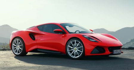 Lotus Emira zyskał więcej mocy. Teraz nie trzeba już brać V6