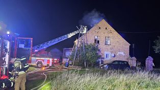 Nocny pożar w Sokołowie Budzyńskim. Trzy rodziny straciły dach nad głową