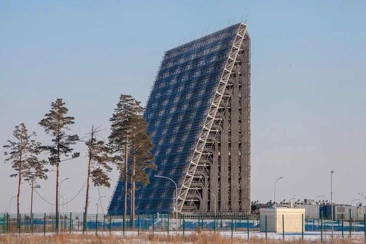 Voronezh-DM radar antenna (in the picture, installation from the Russian city of Barnaul)