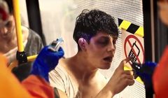 Potrącani piesi jak zombie w kampanii Tramwajów Warszawskich