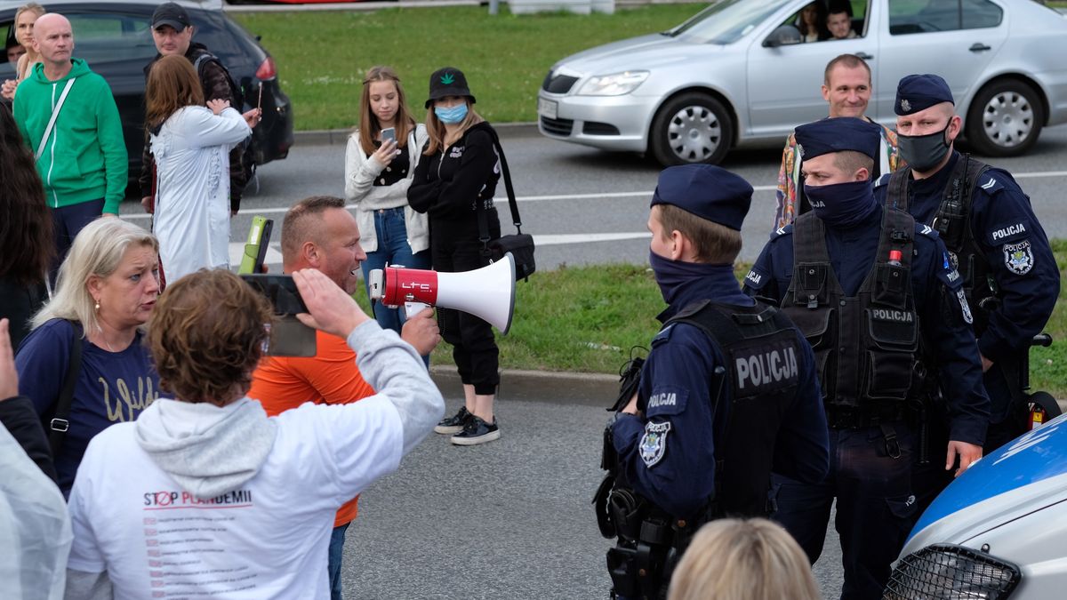 Najnowsze liczby dotyczące ukaranych podała w niedzielę policja. 
