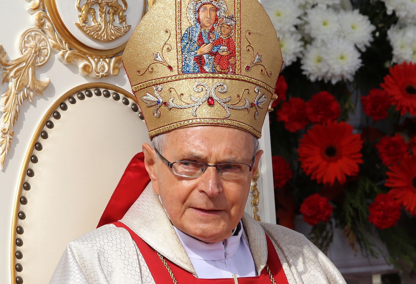 Biskup Antoni Długosz o sytuacji rodzinnej Krawczyków: "Szkoda mi juniora"