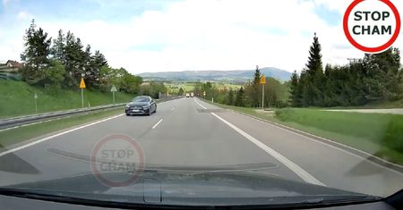 Mercedesem pod prąd na zakopiance. Nagranie mrozi krew w żyłach