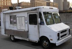 Upiorny food truck. Mobilna budka z jedzeniem kryła ciała matki i córki