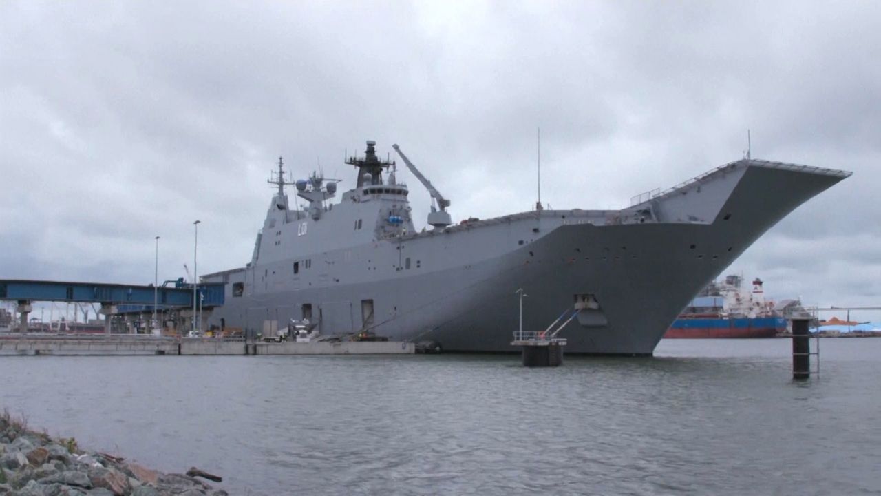 Koronawirus na pokładzie HMAS Adelaide. Australijska fregata płynęła do Tonga z pomocą