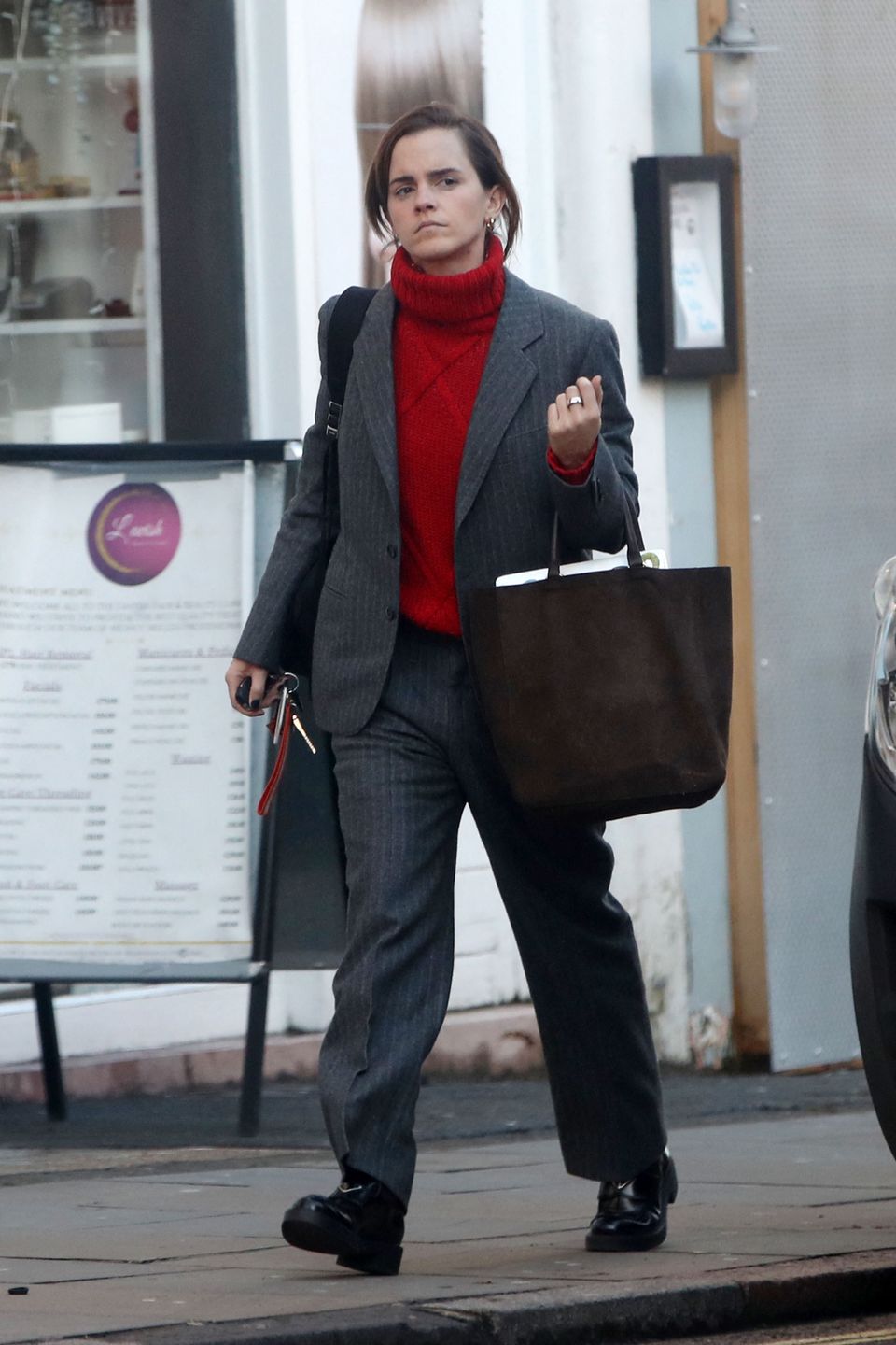 Dawno niewidziana Emma Watson zadaje szyku na ulicach Londynu