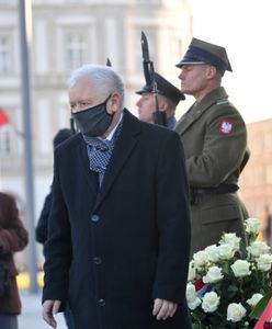 Kaczyński czuje się już lepiej? W sejmie go nie było. Pojawił się na miesięcznicy