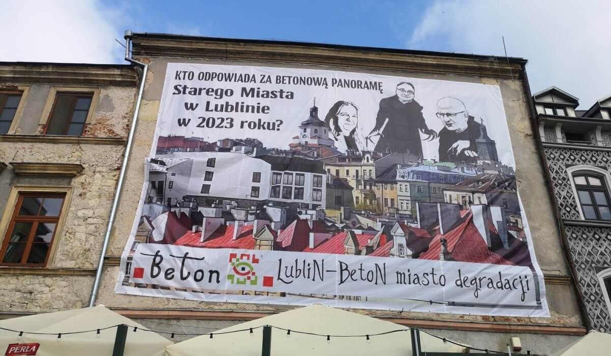 Baner na kamienicy przy ul. Grodzkiej 16 na Starym Mieście
