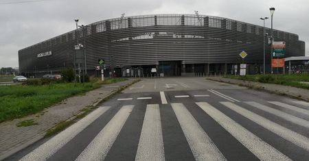 MOSiR chciał ograniczyć ruch przed Areną Lublin, bo parking się „zużywa”. Zabrakło pieniędzy