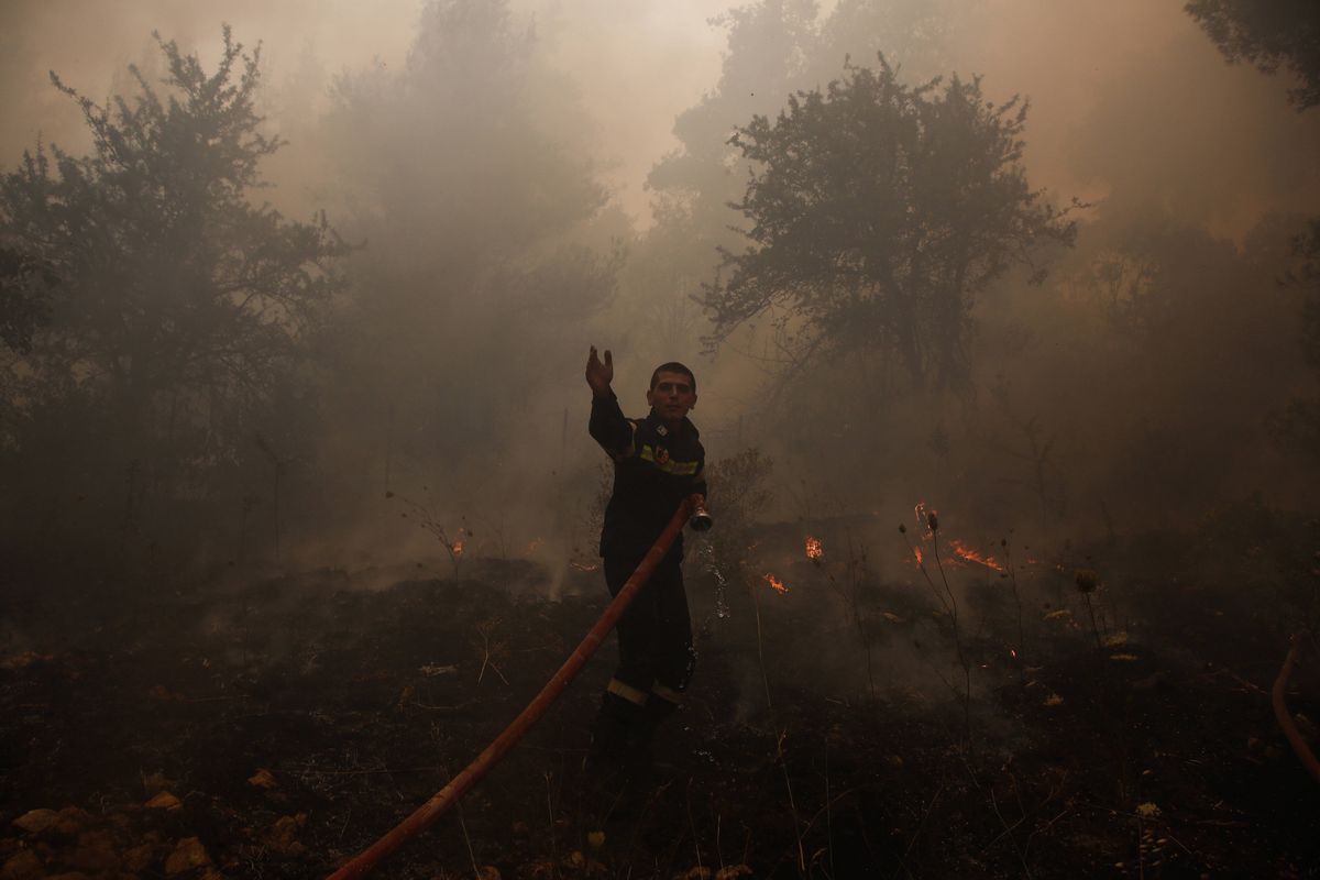 "Ogień wymknął się spod kontroli". Potężny pożar w Grecji 
