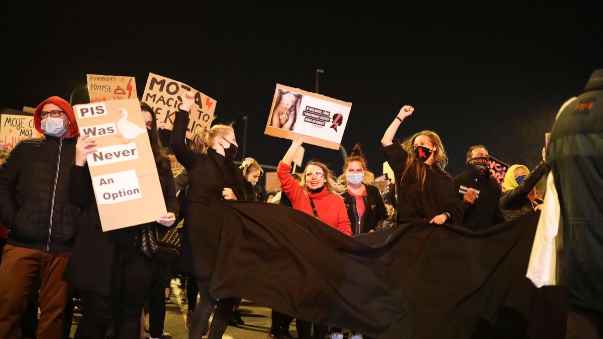 W całej Polsce ludzie protestują przeciw wyrokowi TK w sprawie aborcji