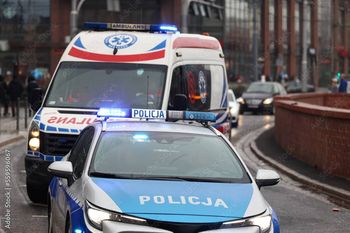 Niebezpieczne zdarzenie na DW 434! W miejscowości Czmoniec zderzyły się dwa pojazdy. Służby na miejscu