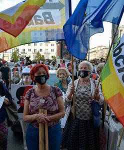 Strajk kobiet. Polskie Babcie ramię w ramię z protestującymi