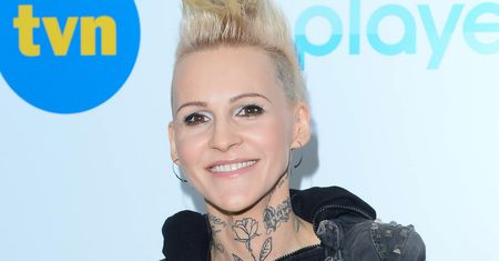 Agnieszka Chylińska w nowej fryzurze. Kolorowy irokez zadziwił fanów