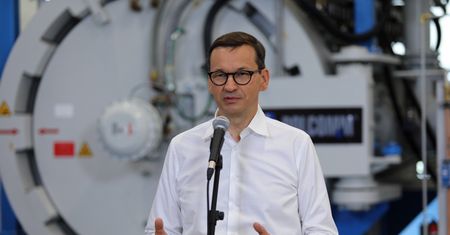Ataki hakerskie. Mateusz Morawiecki: ofiarami są członkowie byłego i obecnego rządu