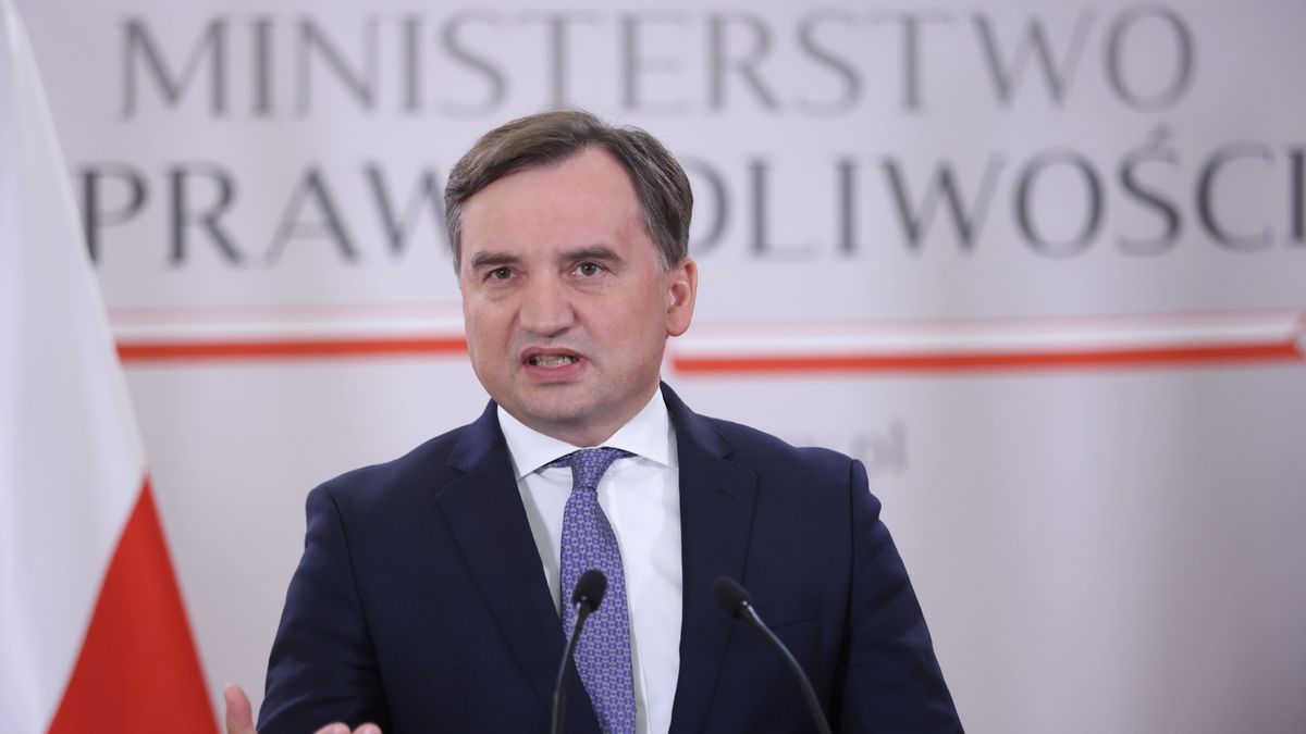 Warszawa, 07.09.2021. Minister sprawiedliwości, prokurator generalny Zbigniew Ziobro podczas konferencji prasowej w siedzibie Ministerstwa w Warszawie, 7 bm. Temat spotkania: "Komentarz w sprawie wniosku Komisji Europejskiej o nałożenia kar finansowych na Polskę". (sko) PAP/Leszek Szymański