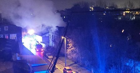 Nocny pożar pustostanu w centrum Lublina. W akcji gaśniczej trzy zastępy straży pożarnej