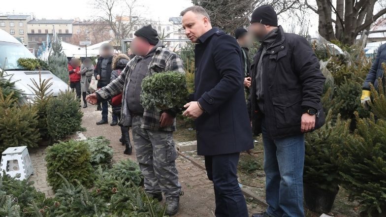Andrzej Duda buszuje po krakowskim jarmarku
