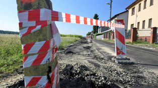 Rolnik zaorał drogę. RPO zbada decyzję o areszcie