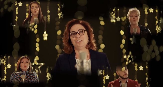 Politycy PO śpiewają "Wśród nocnej ciszy" w świątecznym wideo. "Nie ma potrzeby ocieplania wizerunku"