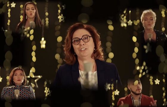 Politycy PO śpiewają "Wśród nocnej ciszy" w świątecznym wideo. "Nie ma potrzeby ocieplania wizerunku"