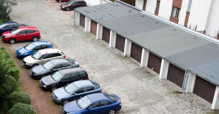 Umowa wynajmu garażu lub miejsca postojowego. Zobacz, co powinna zawierać
