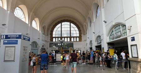 Uwaga na Michała. Słynny oszust z dworca skupił na sobie uwagę Facebooka