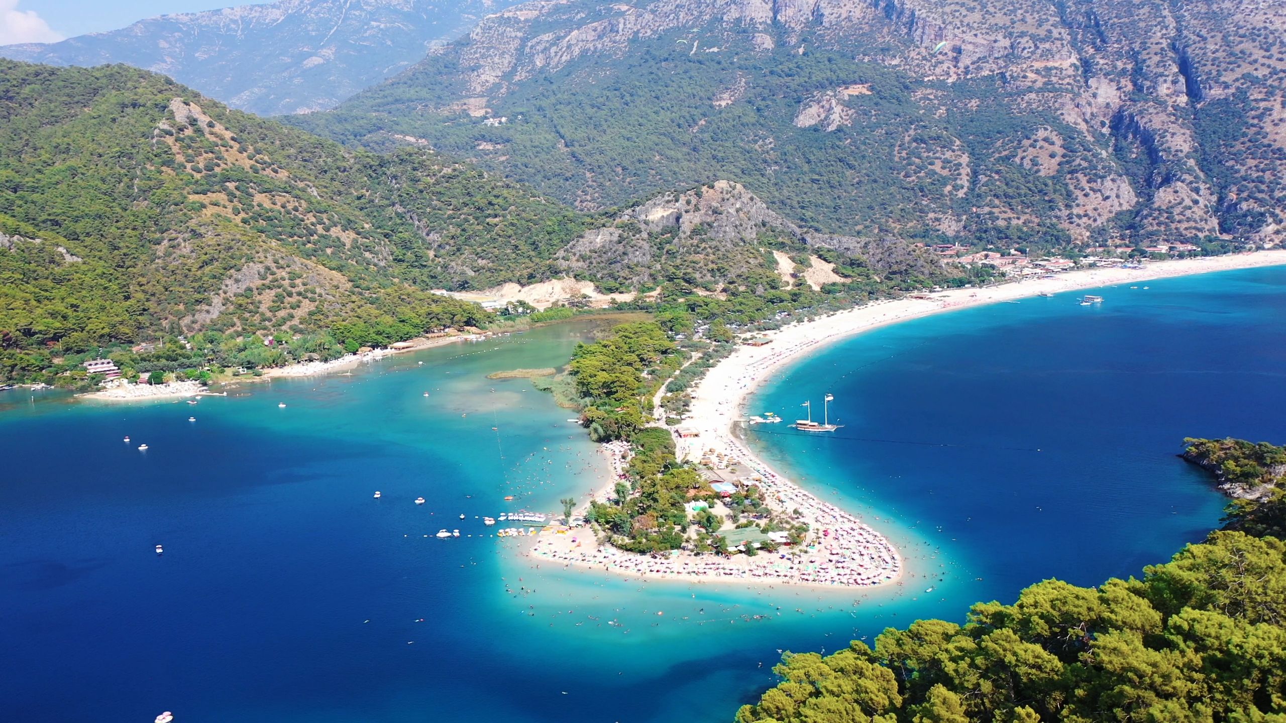 Laguna w Oludeniz to jedno z najpopularniejszych miejsc w Turcji