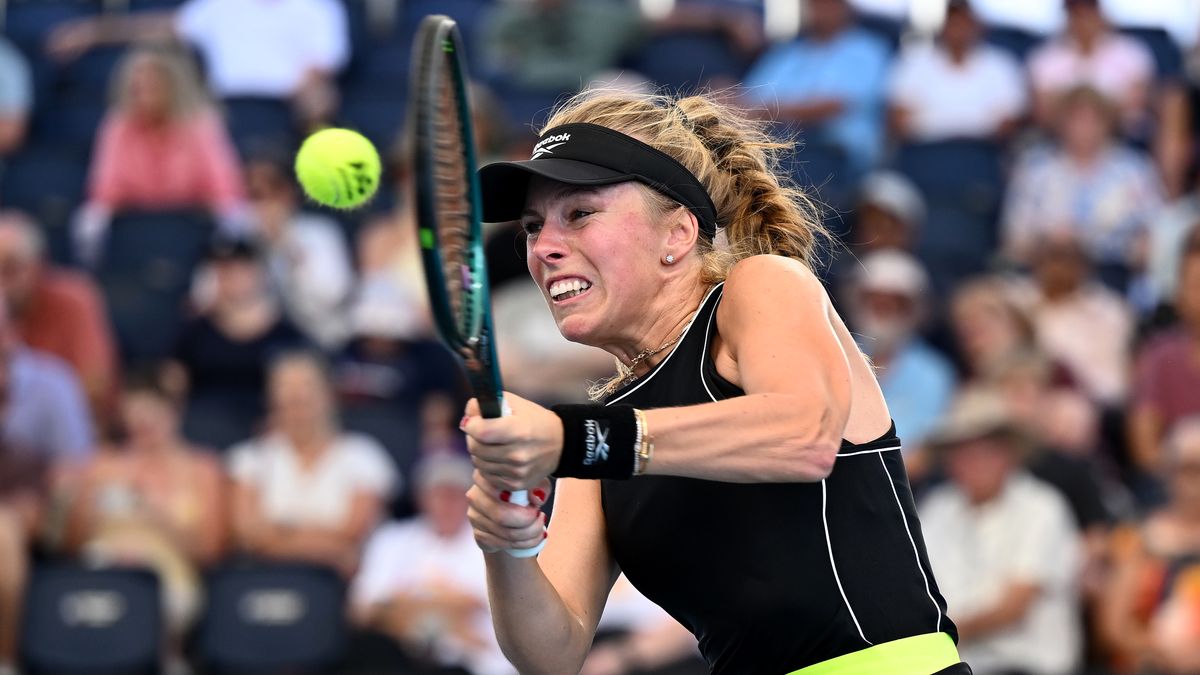 BRISBANE, AUSTRALIA - JANUARY 07: Magdalena Frech of Poland plays a backhand in her first round match against Linda Noskova of Czechia during day four of the 2026 Brisbane International at Pat Rafter Arena on January 07, 2026 in Brisbane, Australia. (Photo by Albert Perez/Getty Images)