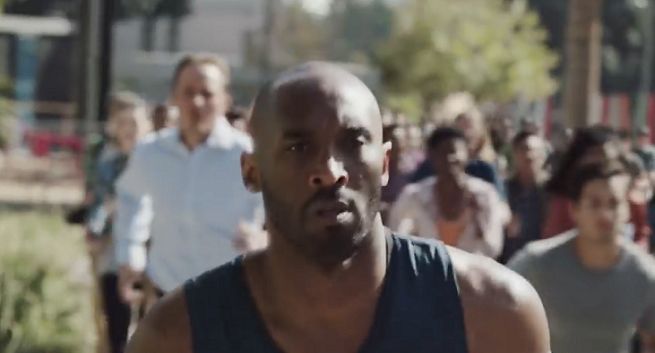 Kobe Bryant, Kevin Hart i Simon Biles w biegu mającym „wzruszyć Ziemię” reklamują Nike (wideo)