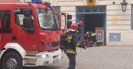 Pożar w restauracji w centrum Lublina. Duże zadymienie w środku kamienicy