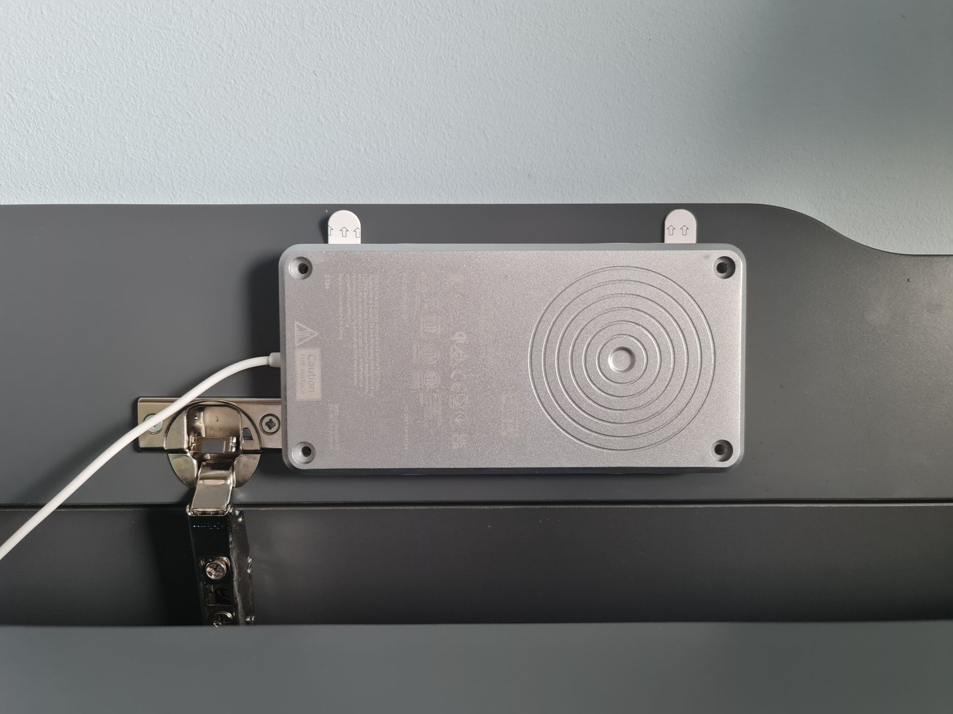 Ładowarka indukcyjna Ikea Sjomarke. Kładziesz smartfon na stół i dzieje się magia 4
